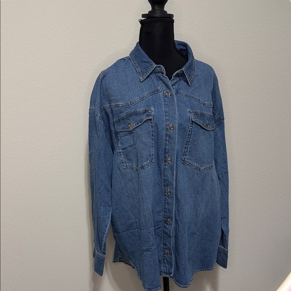 Gloria Vanderbilt Tops - NWT Gloria Vanderbilt Blue Button Down Shirt